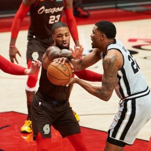 24小时内连克湖人马刺 西部争六开拓者手握主动权