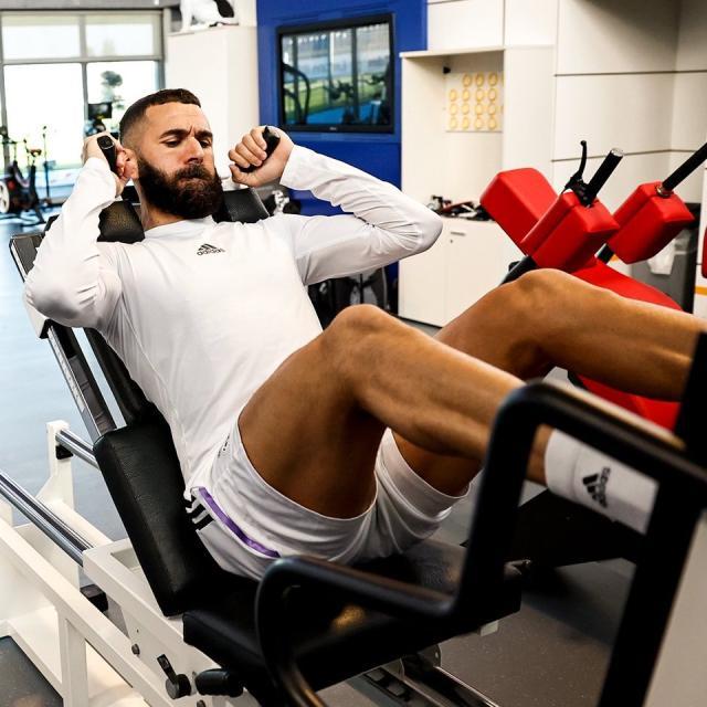 1672195675049054066.jpg Fk_HnGbX0AA_yU9.jpg